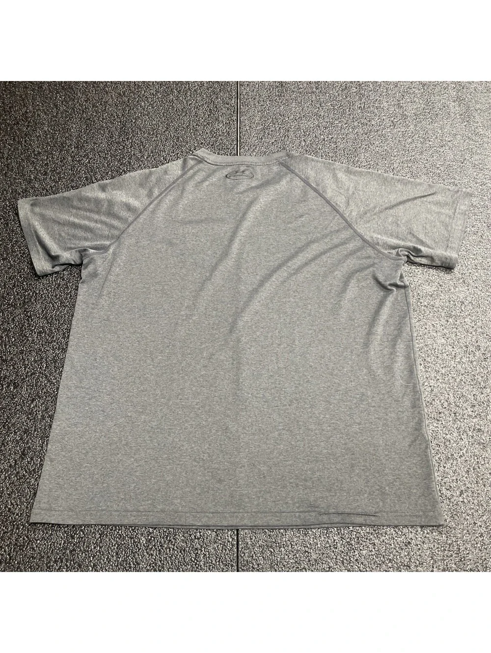 Under Armour Mens Sz Large HeatGear Loose Fit Gray Short Sleeve Workout Shirt